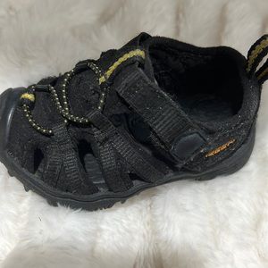 Keen darling baby sandals only worn once. Just like new!